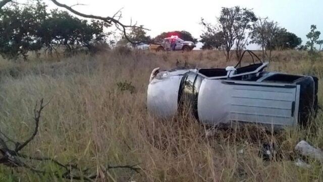 Uma pessoa morre e outras três ficam feridas após carro capotar na rodovia em Araguari