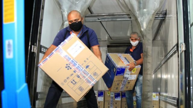 Nova remessa de vacina contra Covid-19 chega a Goiás, com 155.900 doses