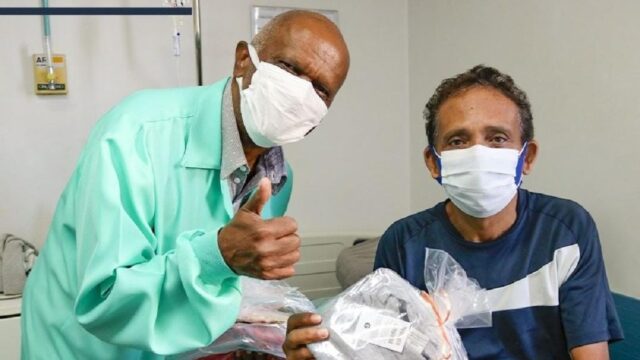 Solidariedade entre Amigos (SEA) de Ouvidor presenteia pacientes do Araújo Jorge em comemoração ao dia dos Pais
