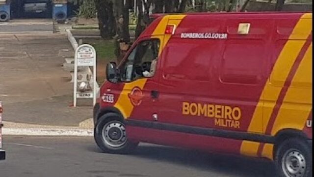 Acidente entre carro e moto deixa dois feridos Vila Carvalho, em Ipameri