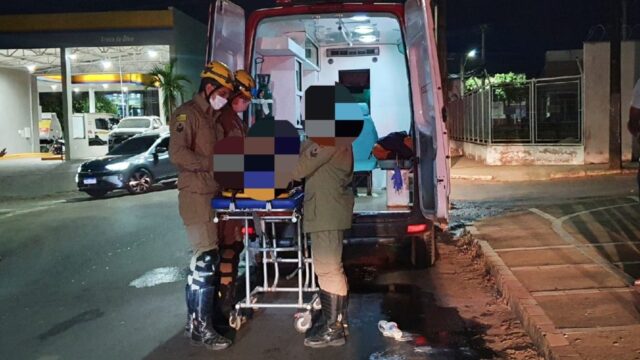 Mulher fica ferida após cair de moto em Catalão