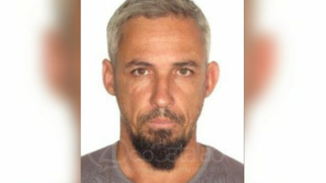 Homem de 43 anos é morto a tiros dentro de carro em Catalão