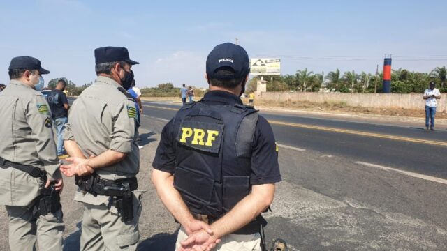 Caminhoneiros encerram bloqueios em rodovias federais goianas nesta quinta (9)