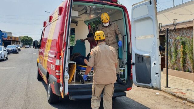 Homem cai de altura de 7 metros após choque elétrico, em Catalão