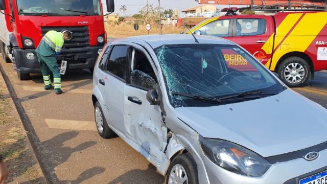 Uma pessoa fica ferida em colisão entre carro e carreta na BR-050, em Catalão