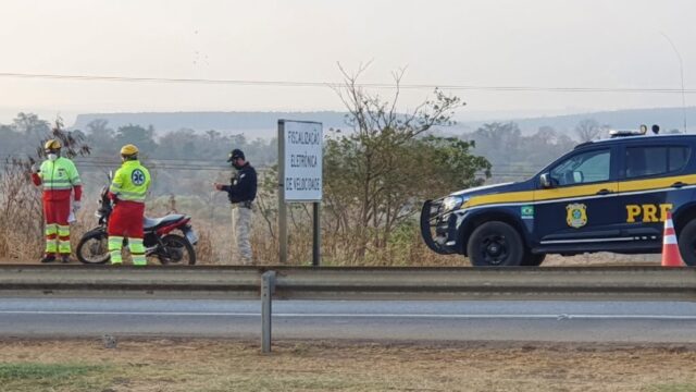 Colisão traseira deixa motociclista ferido na BR-050, perímetro urbano de Catalão