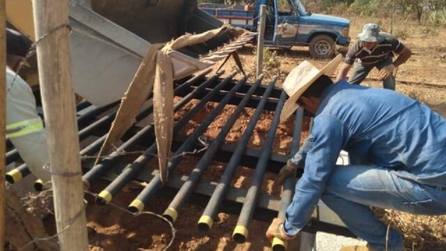 Prefeitura de Ouvidor realiza manutenção e construção de mata-burros em diversas regiões do município