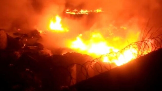 Incêndios atingem área de aeroporto e barracão de materiais recicláveis no fim de semana em Araguari