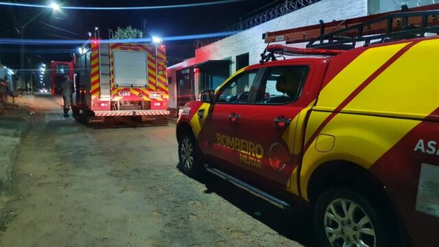 Idosa coloca fogo em colchões e causa incêndio em residência em Catalão