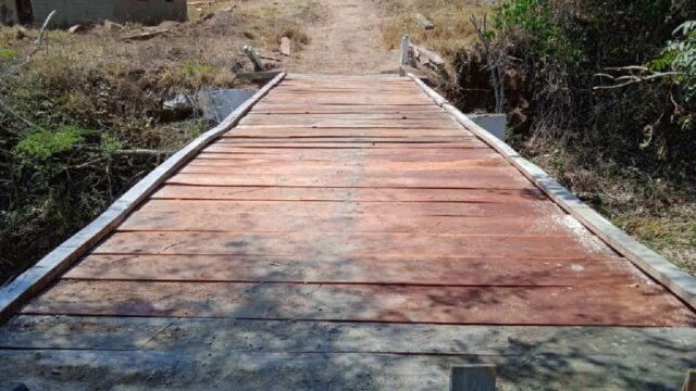 Prefeitura de Cumari recupera ponte na região do Capoeirão