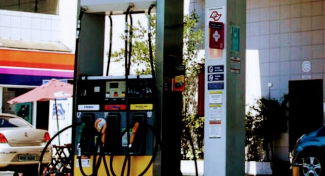 Petrobras anuncia aumento de quase 9% no diesel a distribuidoras