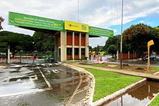 Governo de Goiás abre processo seletivo para preencher 100 vagas para examinadores de trânsito no Detran-GO, com salários de R$ 3.360,00