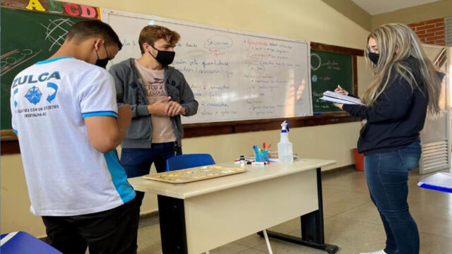 Escolas de tempo integral têm melhores resultados no Ideb, aponta estudo