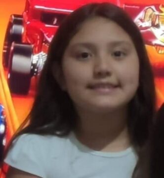 Menina de 9 anos que foi morta em Araguari quando ia comprar gelatina é velada; incêndio foi registrado na casa do suspeito do crime