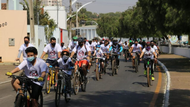 Passeio ciclístico BrincaBike reúne mais de 200 pessoas em Catalão