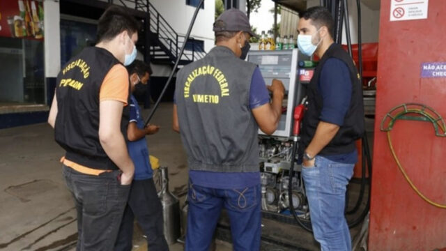 Em ação junto ao PROCON, INMETRO vistoria bombas de abastecimento em Catalão