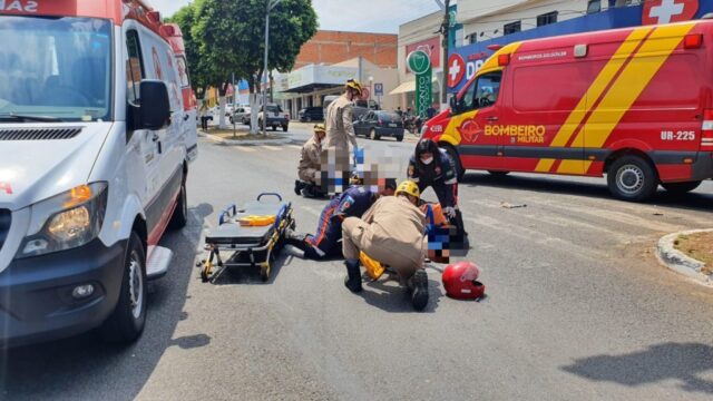 Acidente entre duas motos deixa condutores feridos em Catalão