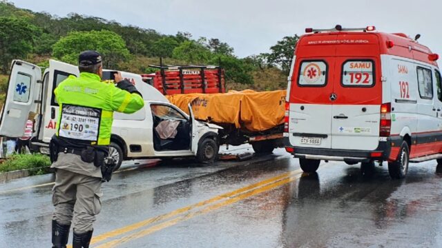 Ambulância da Saúde de Ipameri envolve em acidente e deixa três feridos na GO-330, em Catalão