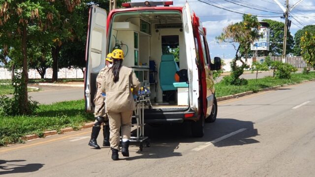 Motociclista fica ferida após colidir na traseira de carro em Catalão