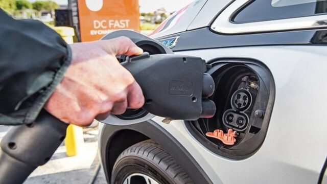 Catalão em busca da primeira fábrica de baterias de carros híbrido e elétricos do Brasil