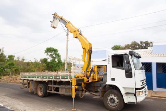 Prefeitura de Ouvidor intensifica troca de lâmpadas queimadas em ruas da cidade