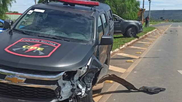 Acidente entre viatura do CPE e carro de passeio é registrado em Caldas Novas