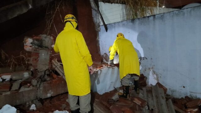 Muro de residência desaba durante forte chuva e mata animais doméstico em Catalão