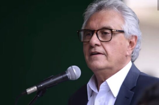 Professores e servidores da Educação em Goiás ganham auxílio e reajuste salarial