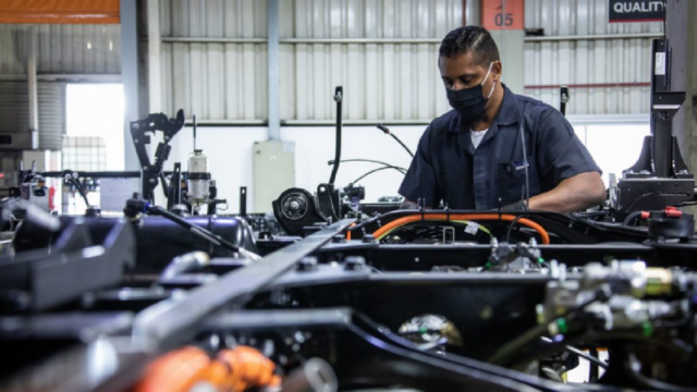 Metalúrgica brasileira desenvolve a primeira bateria de nióbio para carros elétricos