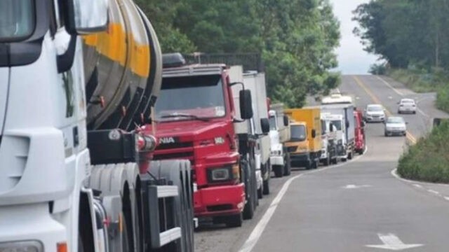 Justiça proíbe bloqueio de estradas federais por caminhoneiros em Goiás e mais cinco Estados