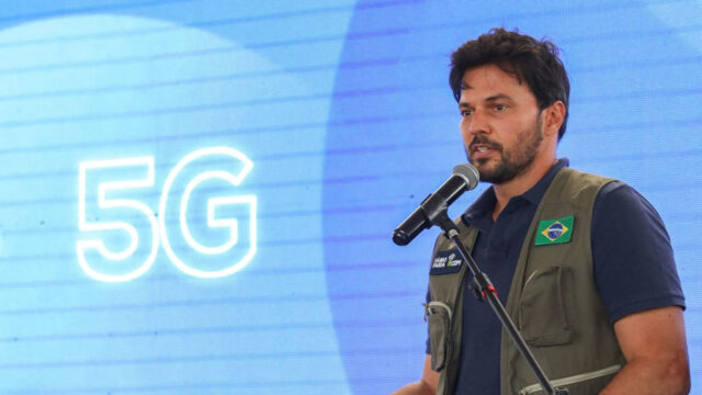 Investimentos do 5G vão universalizar internet no Brasil, diz ministro