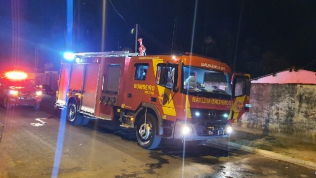 Válvula de botijão de gás pega fogo e provoca incêndio em residência em Catalão