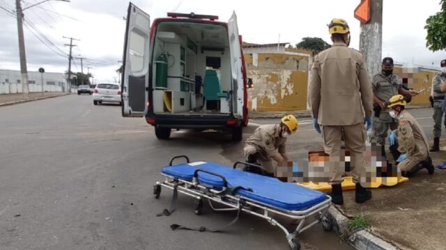 Em Catalão, mototaxista fica ferido após colidir com carro