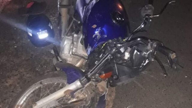 Motociclista fica ferido após ser atingido por caminhonete, em Caldas Novas