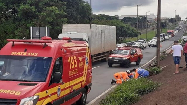 Motociclista morre após bater contra a grade de proteção na BR-365 em Uberlândia