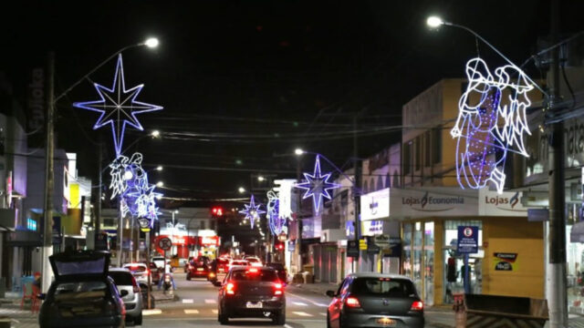 Com apenas decoração natalina, Prefeitura de Catalão cancela tradicional casinha e chegada do Papai Noel