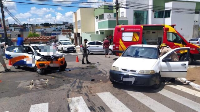 Acidente entre dois veículos é registrado em cruzamento do Bairro São João em Catalão