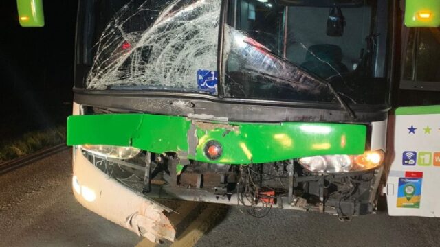 Colisão entre ônibus e moto deixa vítima fatal e outras quatro feridas entre Araguari e Caldas Novas