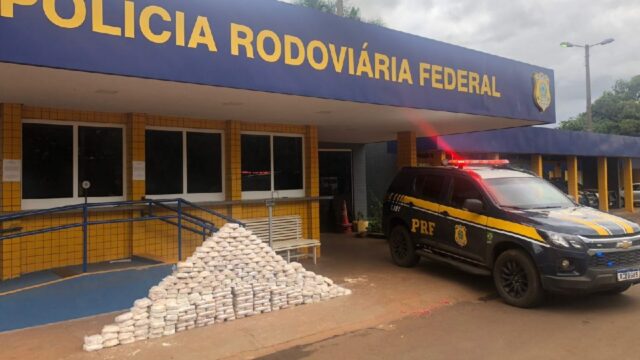 PRF apreende carregamento milionário de cocaína e prende pai e filho em Jataí
