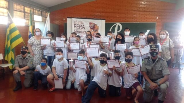 Polícia Militar realiza formatura do Proerd para mais de 260 alunos da rede municipal