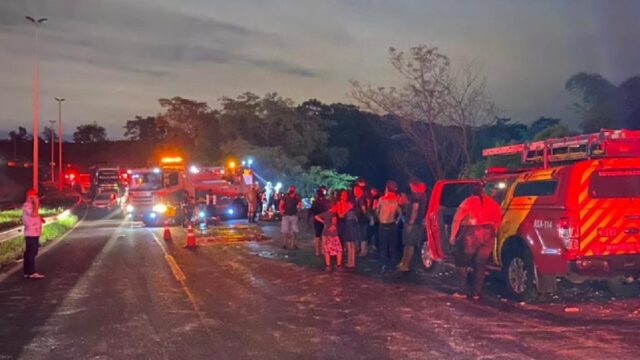 Acidente envolvendo ônibus, caminhão e automóvel deixa cinco mortos na BR 153