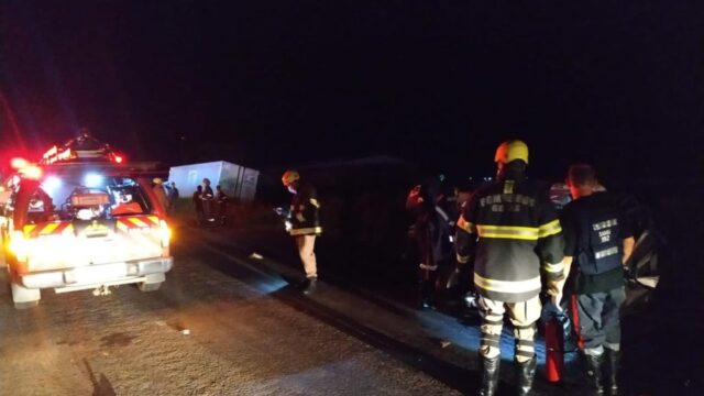 Grave acidente entre carro e caminhão na BR-153 em Goiás