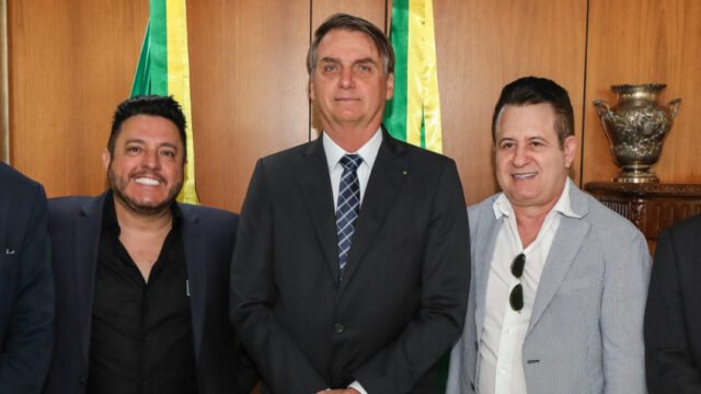 Bolsonaro irá a Buriti Alegre, em Goiás, para jogo de futebol com Marrone e Gusttavo Lima
