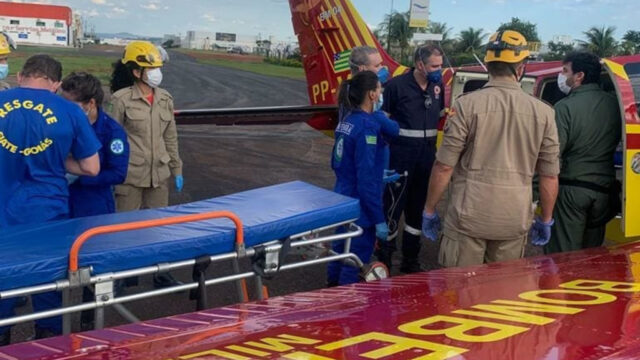 Criança de dois anos é transferida de aeronave após se afoga em balde, em Pires do Rio
