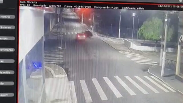 Vídeo: Câmeras de monitoramento registram grave acidente em Catalão