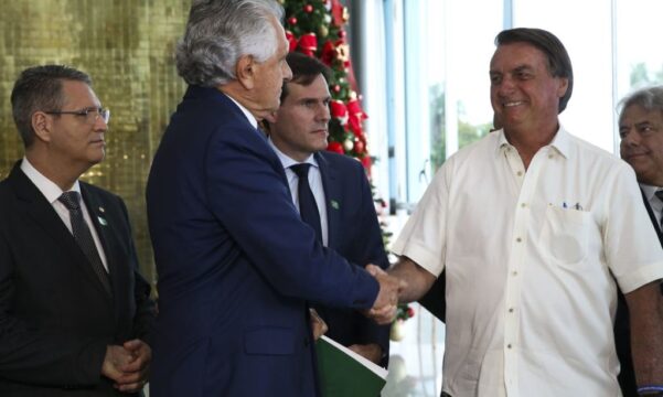 Presidente assina adesão de Goiás a plano de recuperação fiscal