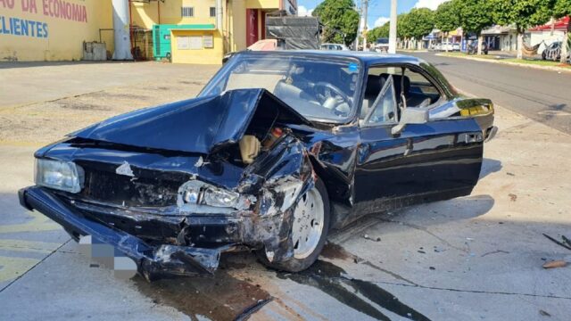 Grave acidente entre dois veículos deixa feridos em avenida de Catalão