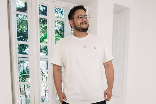 Cantor Maurílio apresenta piora após infecção grave no pulmão, diz boletim médico