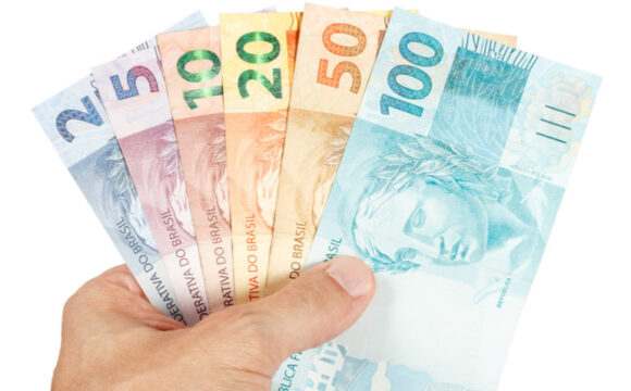 Salário mínimo de 2022 deverá ter reajuste acima de 10% após 6 anos