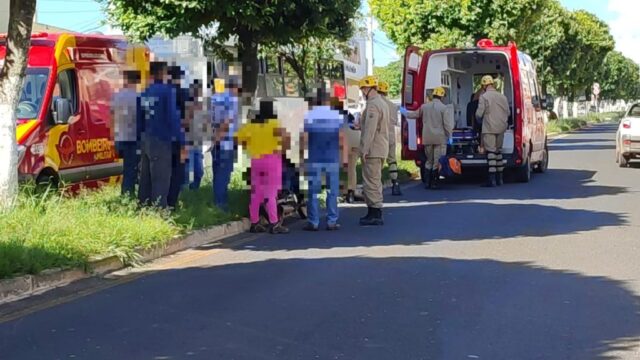 Condutor e passageiro ficam feridos em queda de moto em avenida de Catalão